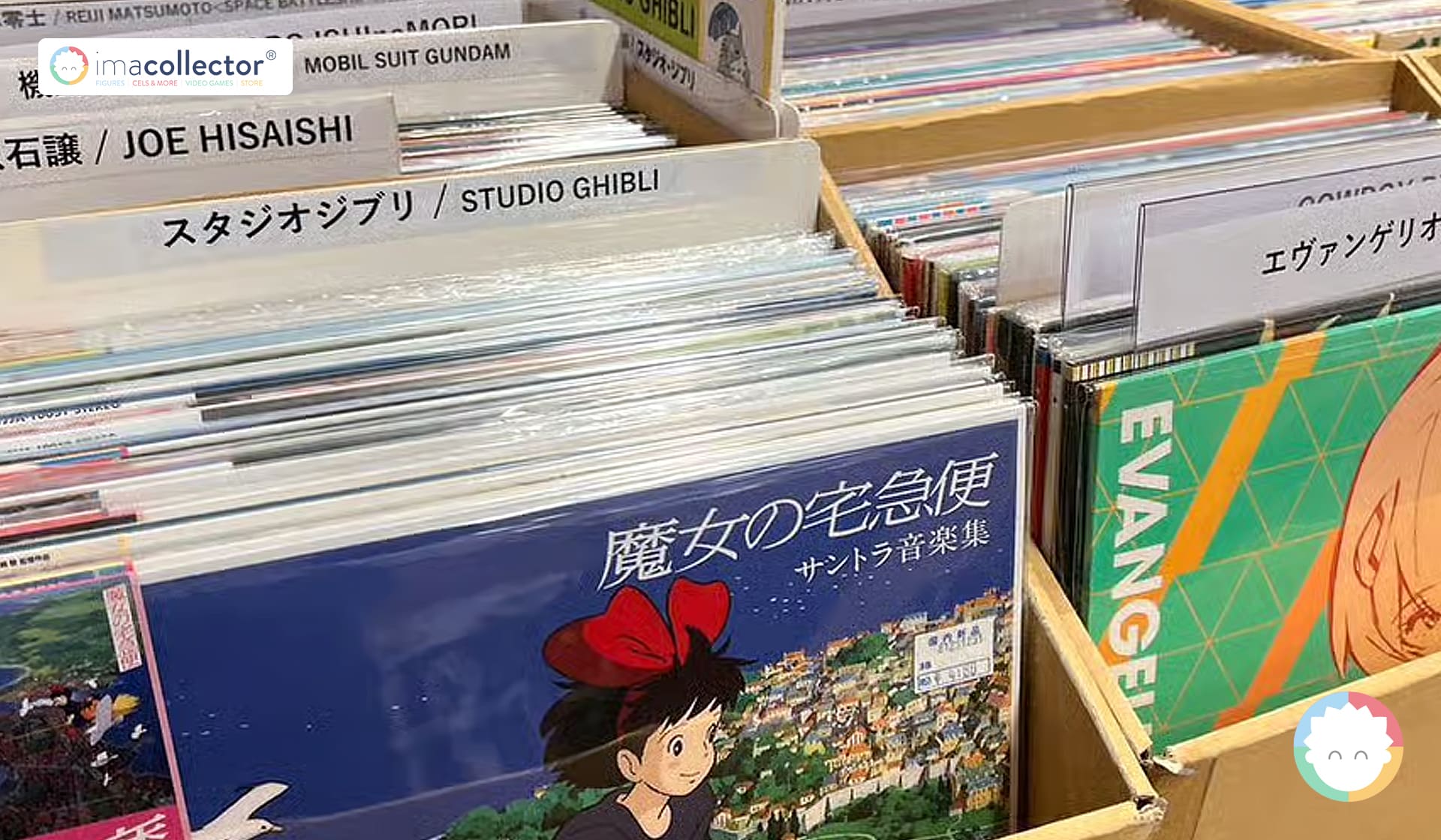 スタジオジブリ映画のオリジナル・サウンドトラックを収めたアナログレコードのラック。宮崎駿作品を含み、アニメや映画音楽のレコードが文化的コレクションアイテムとして価値を高めていることを示している。