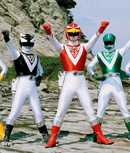 Liveman : pourquoi ce Super Sentai est l’un de mes préférés Visuel de cover réunissant les cinq Liveman : Red Falcon, Yellow Lion, Blue Dolphin, Green Sai et Black Bison