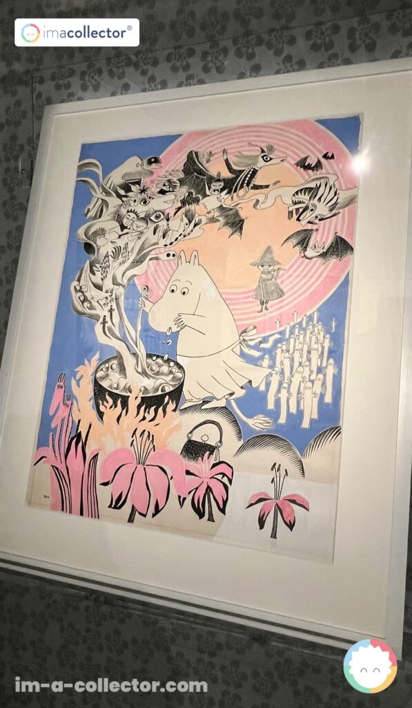Moomintroll prépare une mixture dans un chaudron sur une affiche colorée exposée au musée des Moomins à Tampere.